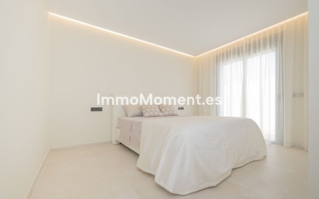 Resale - Detached villa - Estepona - Atalaya