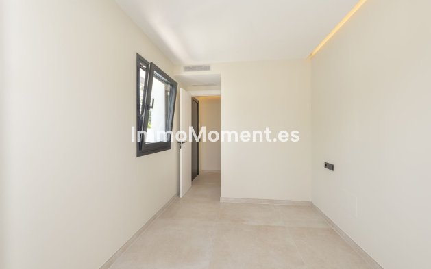 Resale - Detached villa - Estepona - Atalaya