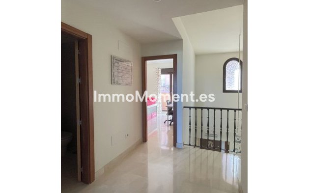 Resale - Detached villa - Estepona - Estepona Centro