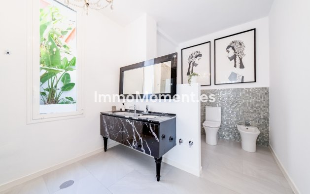 Wiederverkauf - Freistehende Villa - Marbella - Nueva Andalucía