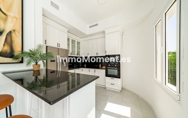 Wiederverkauf - Freistehende Villa - Marbella - Nueva Andalucía