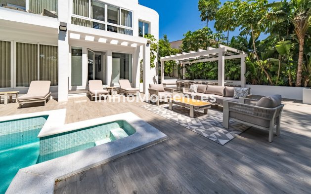 Wiederverkauf - Freistehende Villa - Marbella - Nueva Andalucía