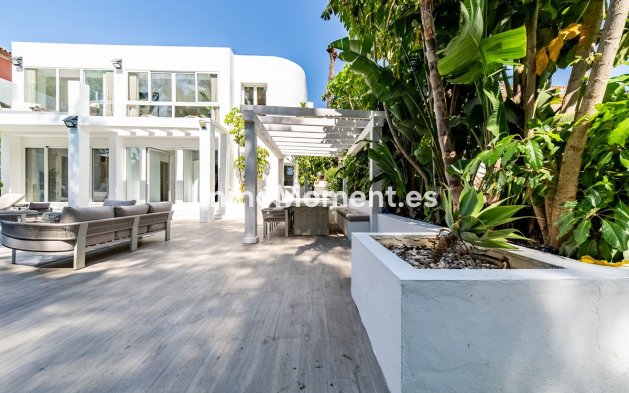 Wiederverkauf - Freistehende Villa - Marbella - Nueva Andalucía