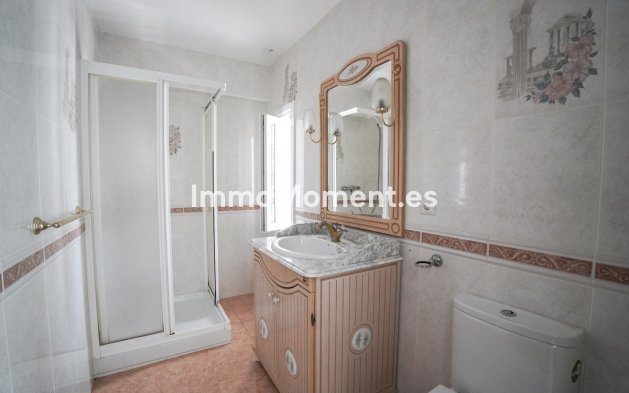 Wiederverkauf - Freistehende Villa - Marbella - Nueva Andalucía
