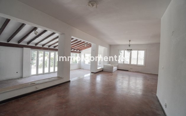Wiederverkauf - Freistehende Villa - Marbella - Nueva Andalucía