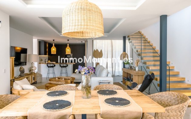 Resale - Detached villa - Estepona - Atalaya