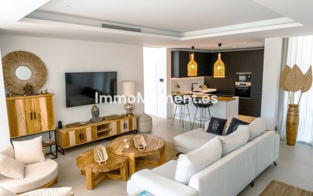 Resale - Detached villa - Estepona - Atalaya