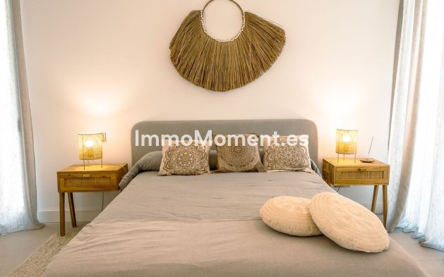 Resale - Detached villa - Estepona - Atalaya