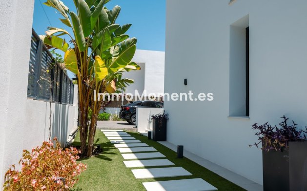 Resale - Detached villa - Estepona - Atalaya