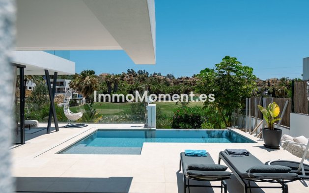 Resale - Detached villa - Estepona - Atalaya