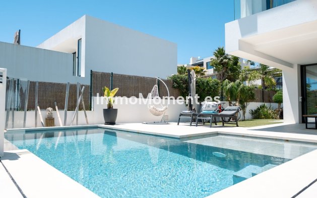 Resale - Detached villa - Estepona - Atalaya