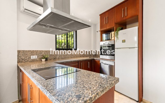 Resale - Apartment - Estepona - Estepona Centro