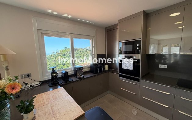 Resale - Apartment - Benahavís - Benahavís Centro