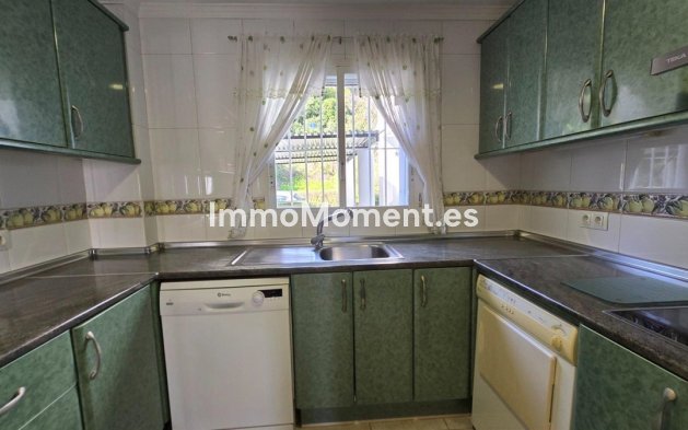 Resale - Apartment - Benahavís - La Quinta
