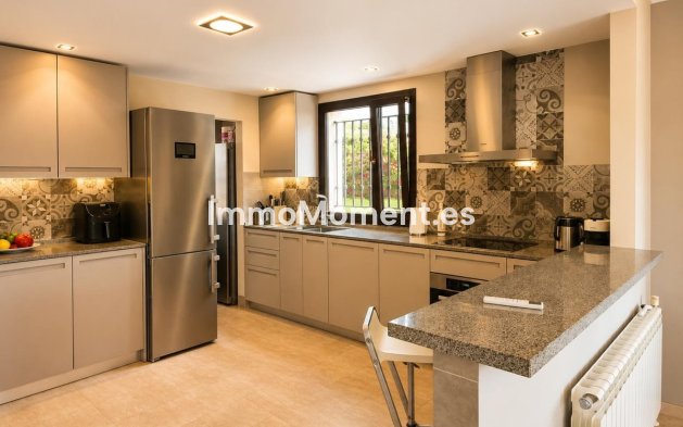 Resale - Detached villa - Marbella - Guadalmina Alta