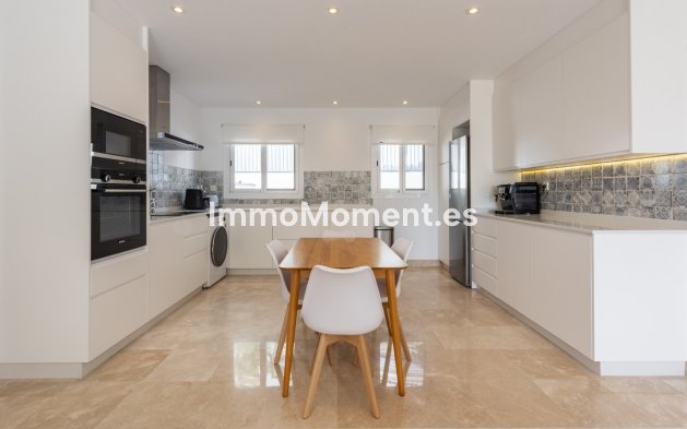 Resale - Apartment - Benahavís - Benahavís Centro