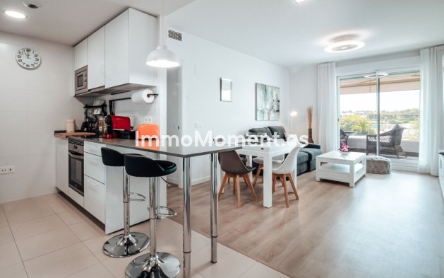 Resale - Apartment - Marbella - Nueva Andalucía