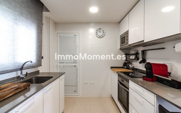 Resale - Apartment - Marbella - Nueva Andalucía