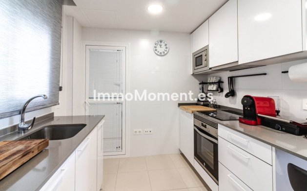 Resale - Apartment - Marbella - Nueva Andalucía