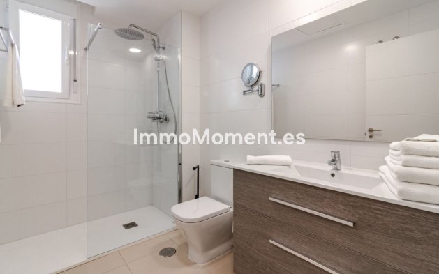 Resale - Apartment - Marbella - Nueva Andalucía