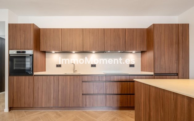 Resale - Apartment - Marbella - Nueva Andalucía