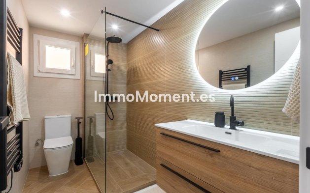 Resale - Apartment - Marbella - Nueva Andalucía