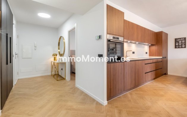 Resale - Apartment - Marbella - Nueva Andalucía