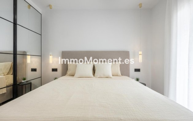 Resale - Apartment - Marbella - Nueva Andalucía