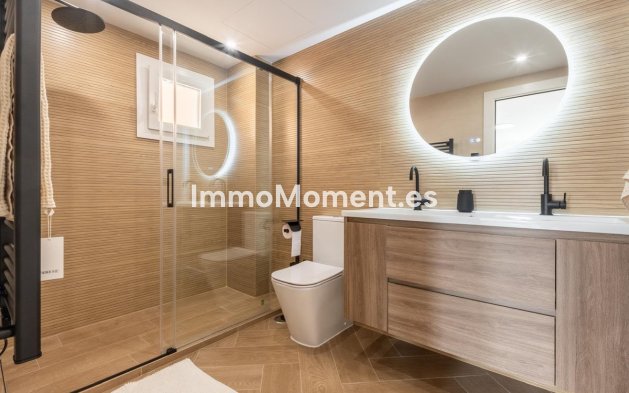 Resale - Apartment - Marbella - Nueva Andalucía