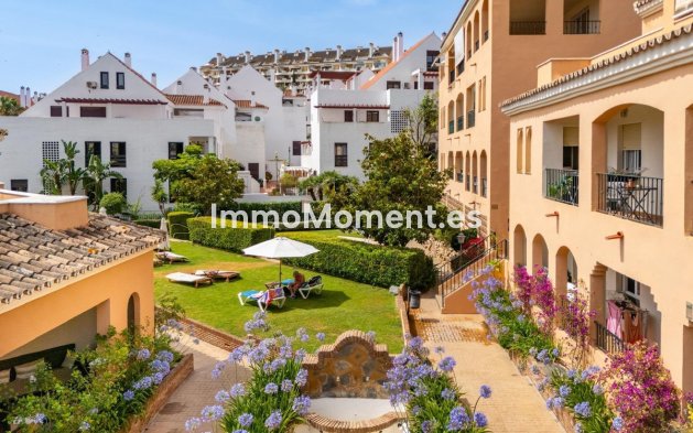 Resale - Apartment - Marbella - Nueva Andalucía