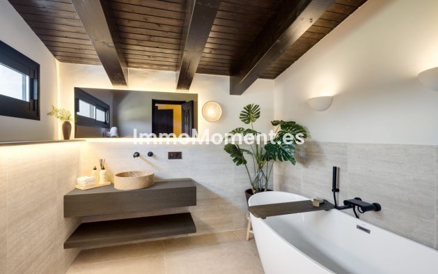 Resale - Detached villa - Marbella - Nueva Andalucía