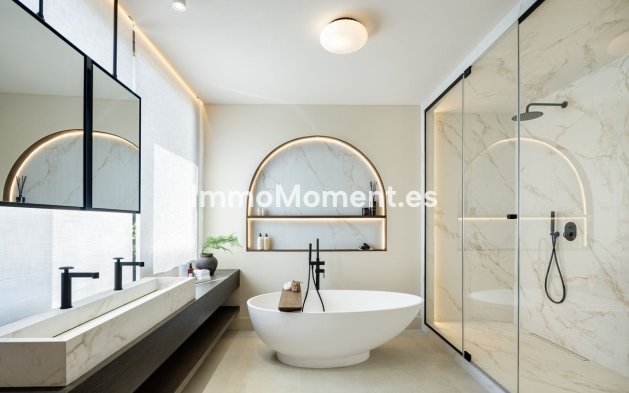Resale - Detached villa - Marbella - Nueva Andalucía