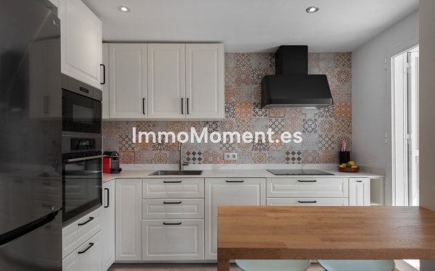 Resale - Apartment - Marbella - Nueva Andalucía
