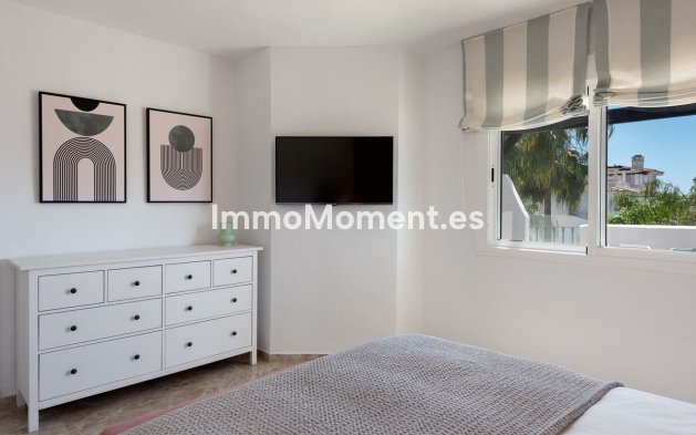 Resale - Apartment - Marbella - Nueva Andalucía