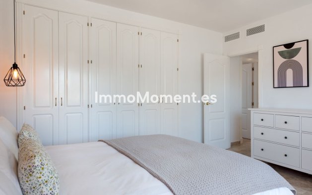 Resale - Apartment - Marbella - Nueva Andalucía