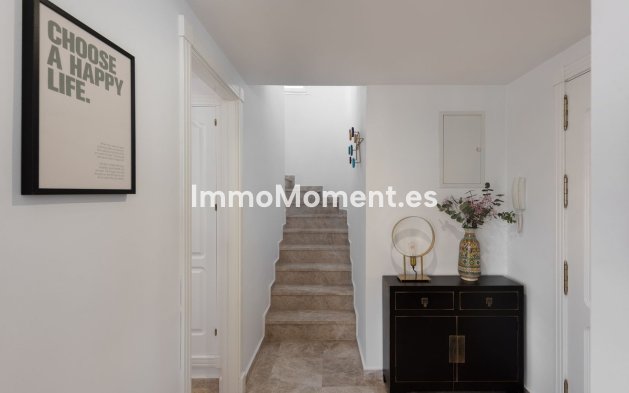 Resale - Apartment - Marbella - Nueva Andalucía