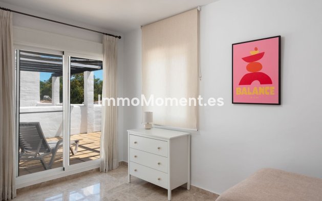 Resale - Apartment - Marbella - Nueva Andalucía