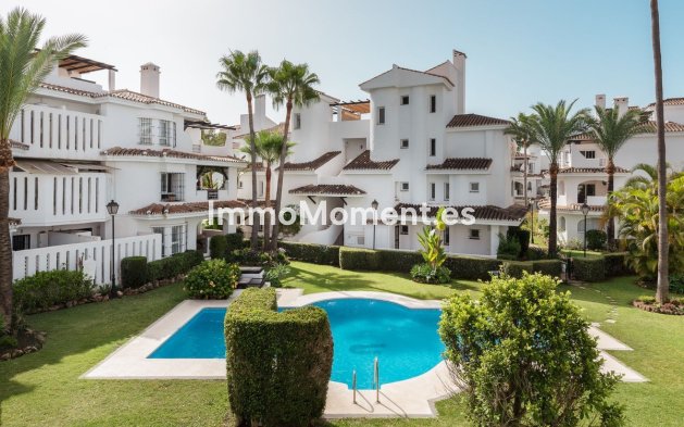 Resale - Apartment - Marbella - Nueva Andalucía