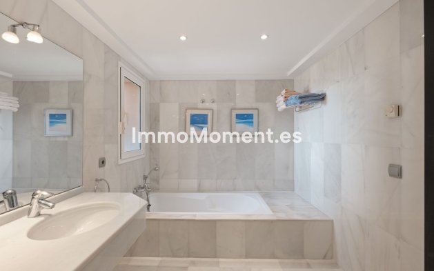 Wiederverkauf - Freistehende Villa - Marbella - La Mairena