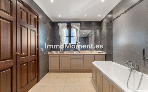 Bestaande woning - Vrijstaande villa - Estepona  - Estepona Centro