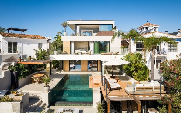 Wiederverkauf - Freistehende Villa - Marbella - Nueva Andalucía