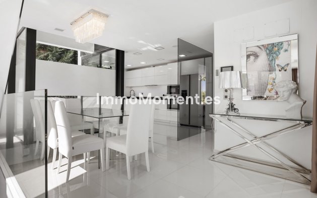 Wiederverkauf - Freistehende Villa - Marbella - Nueva Andalucía