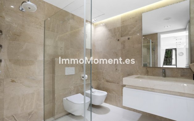 Wiederverkauf - Freistehende Villa - Marbella - Nueva Andalucía