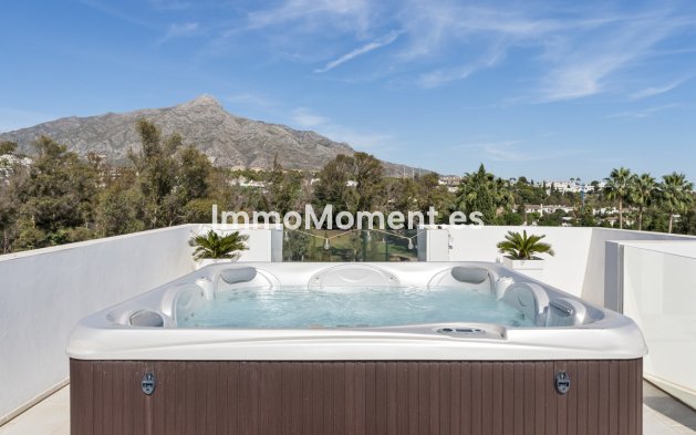 Wiederverkauf - Freistehende Villa - Marbella - Nueva Andalucía