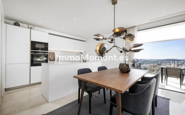 Resale - Apartment - Marbella - Nueva Andalucía