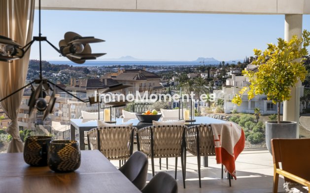 Resale - Apartment - Marbella - Nueva Andalucía