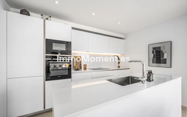 Resale - Apartment - Marbella - Nueva Andalucía