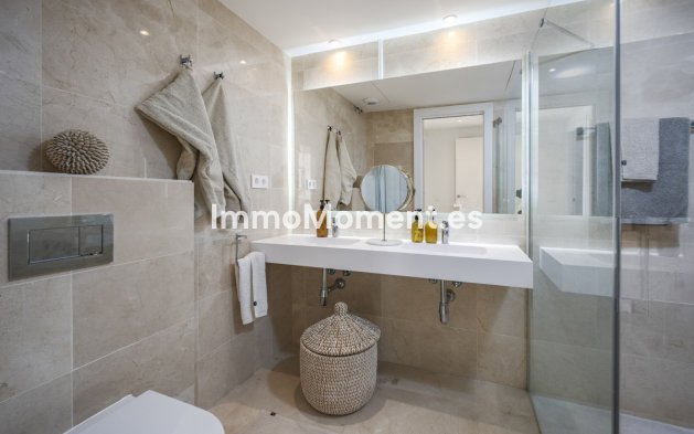 Resale - Apartment - Marbella - Nueva Andalucía