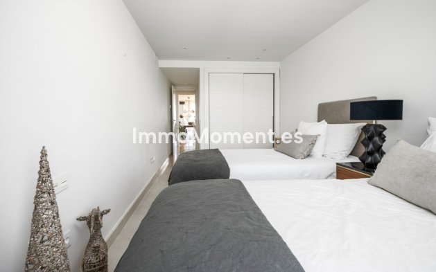 Resale - Apartment - Marbella - Nueva Andalucía