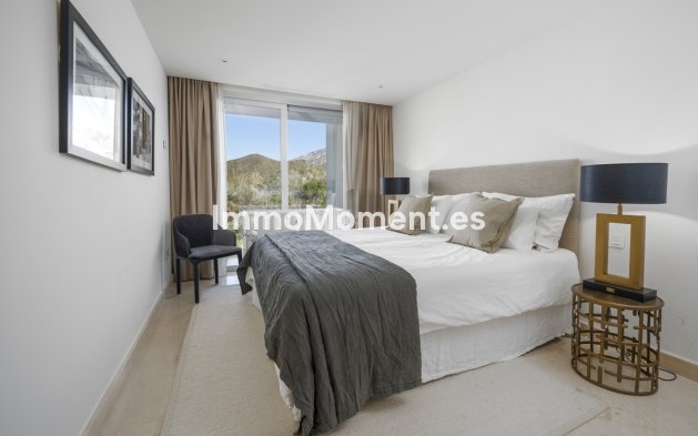 Resale - Apartment - Marbella - Nueva Andalucía